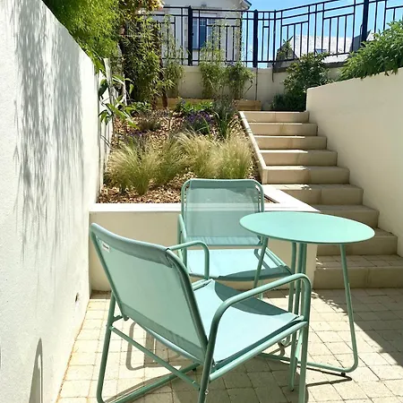 Avec Terrasse Proche Du Centre-ville *